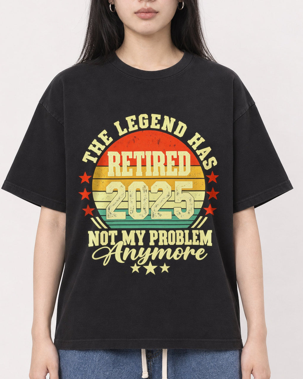 Mockup Boxy Heavyweight Tee Black female close-up 01