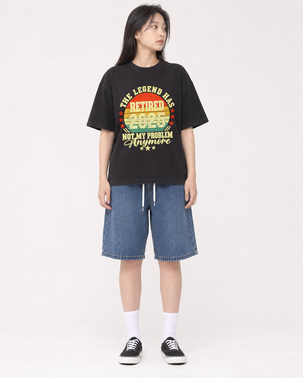 Mockup Boxy Heavyweight Tee Black female full-body 01