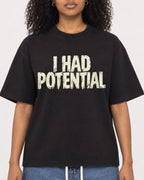 Mockup Boxy Heavyweight Tee Black female close-up 05