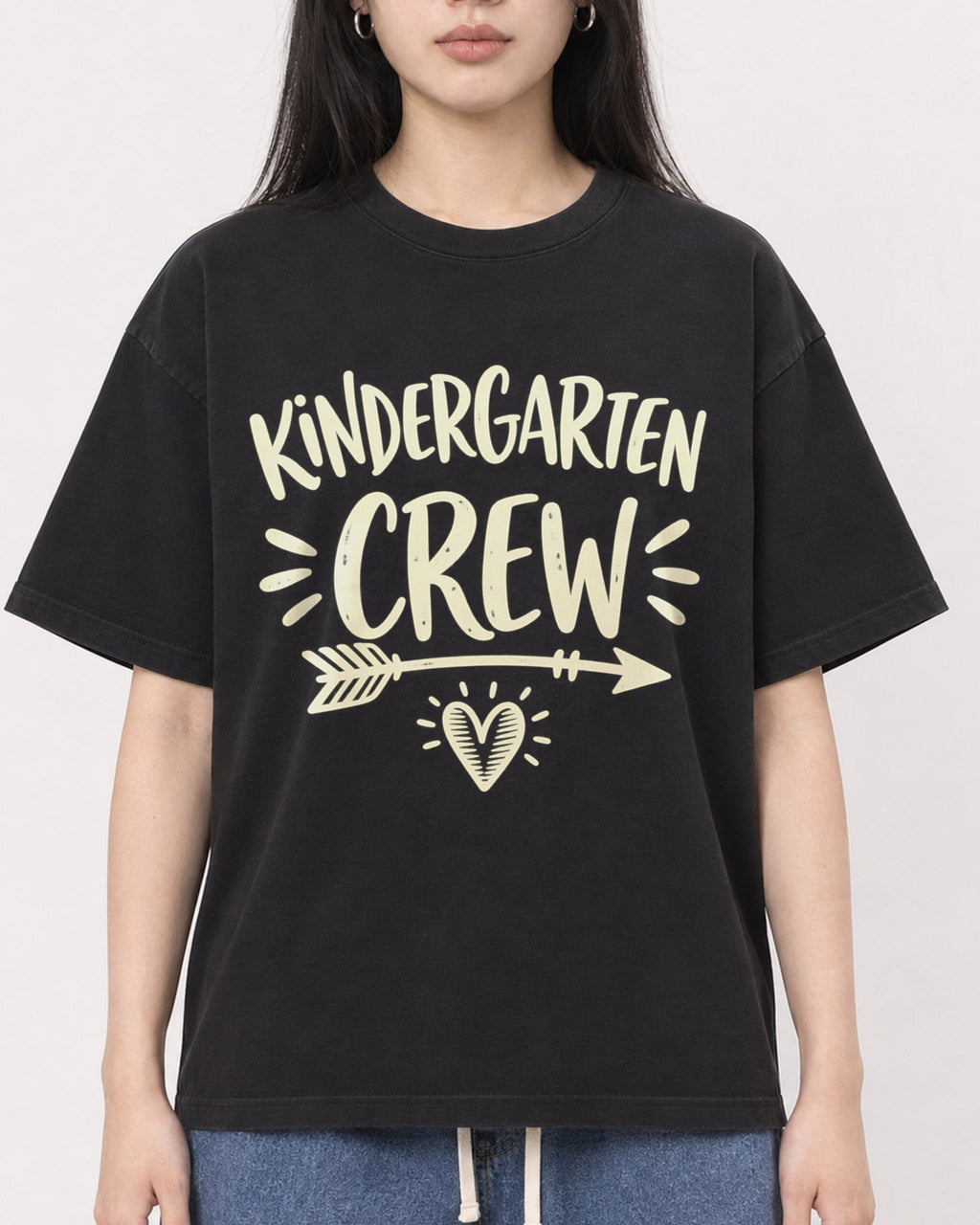 Mockup Boxy Heavyweight Tee Black female close-up 01