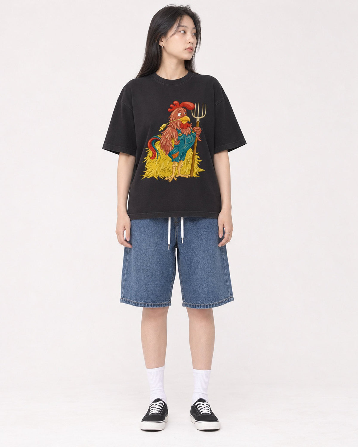 Mockup Boxy Heavyweight Tee Black female full-body 01