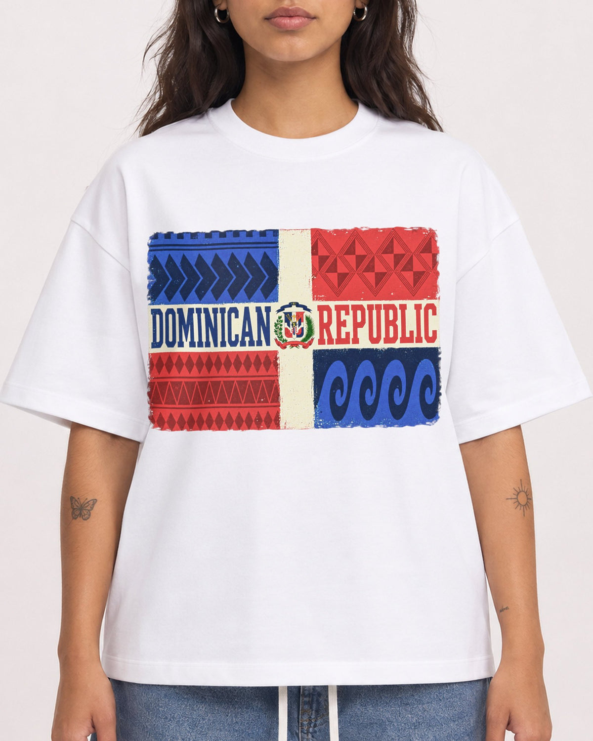 Mockup Boxy Heavyweight Tee White female close-up 06