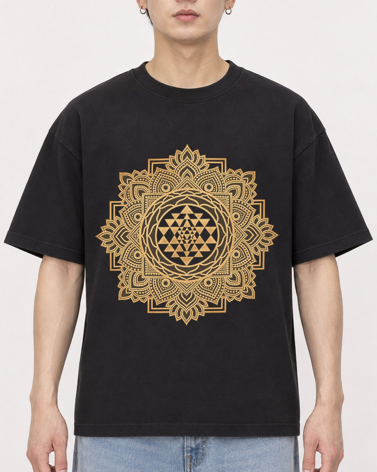 Mockup Boxy Heavyweight Tee Black male close-up 01