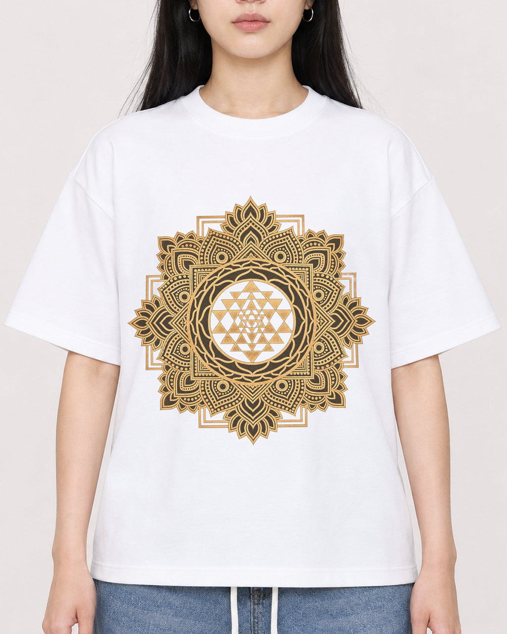 Mockup Boxy Heavyweight Tee White female close-up 01