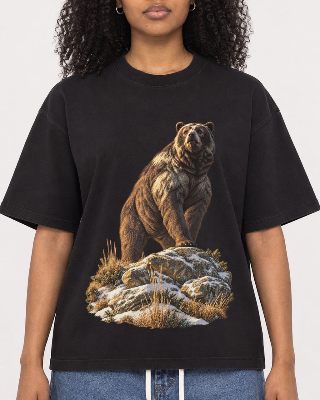 Mockup Boxy Heavyweight Tee Black female close-up 05