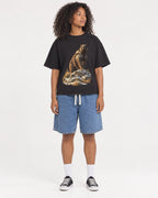 Mockup Boxy Heavyweight Tee Black female full-body 05