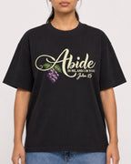 Mockup Boxy Heavyweight Tee Black female close-up 16