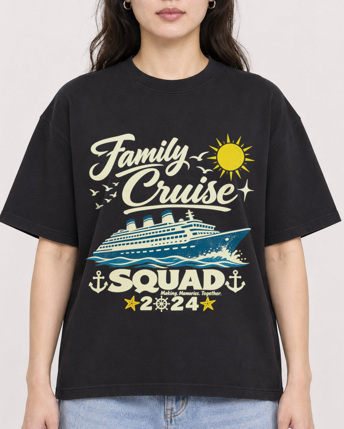 Mockup Boxy Heavyweight Tee Black female close-up 03