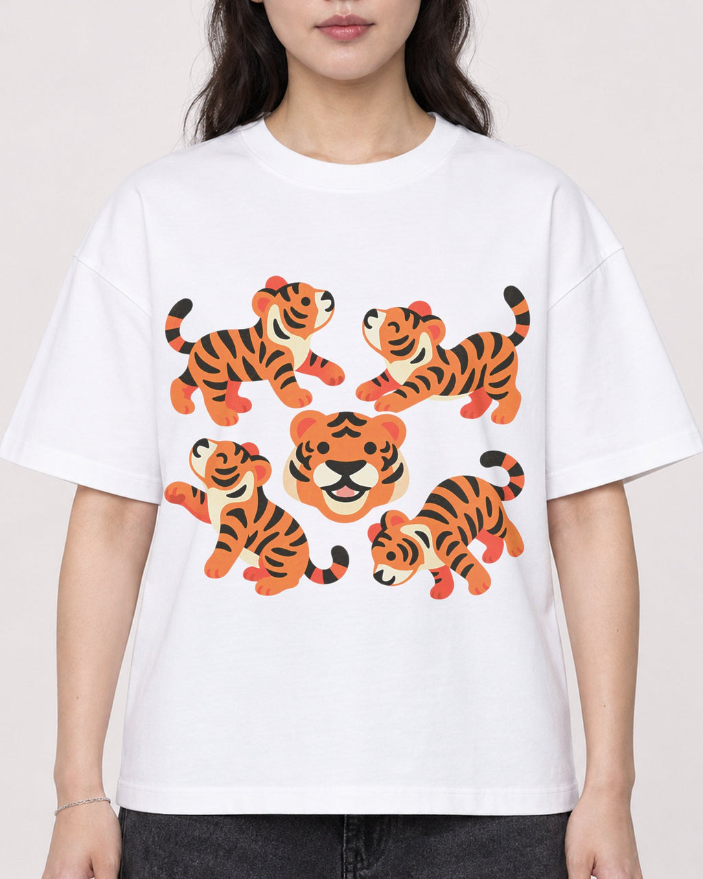 Mockup Boxy Heavyweight Tee White female close-up 03