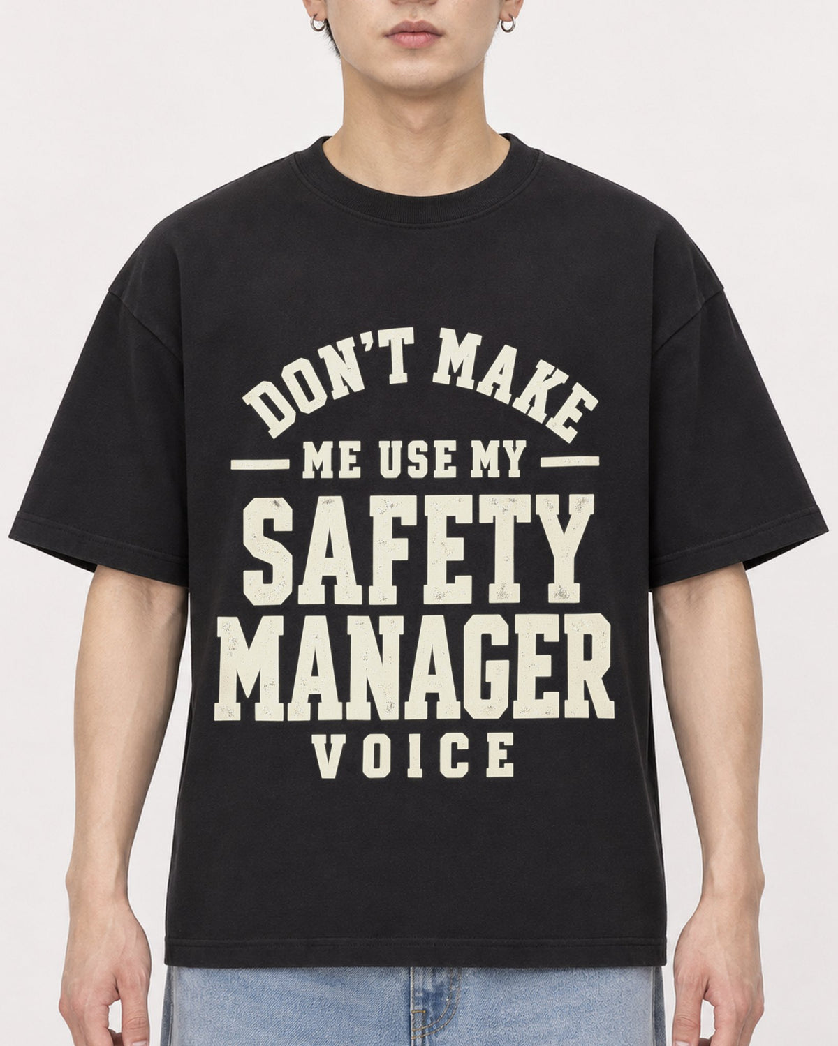 Mockup Boxy Heavyweight Tee Black male close-up 01