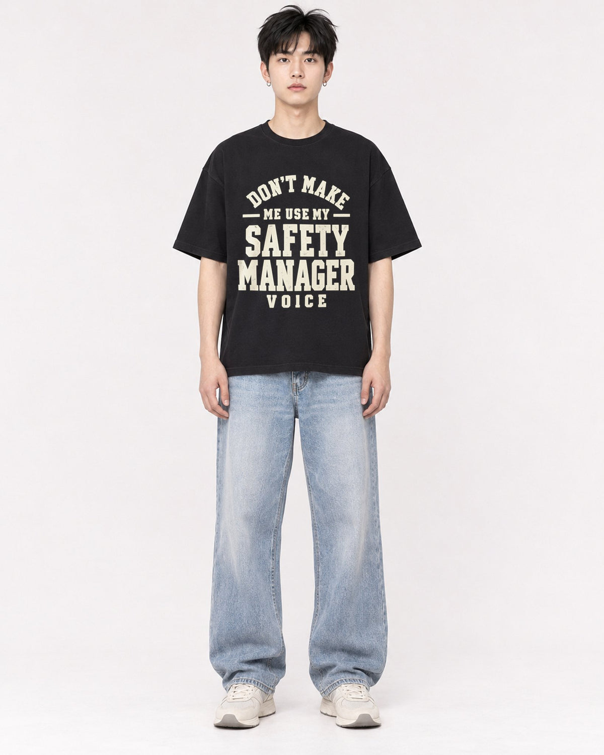 Mockup Boxy Heavyweight Tee Black male full-body 01