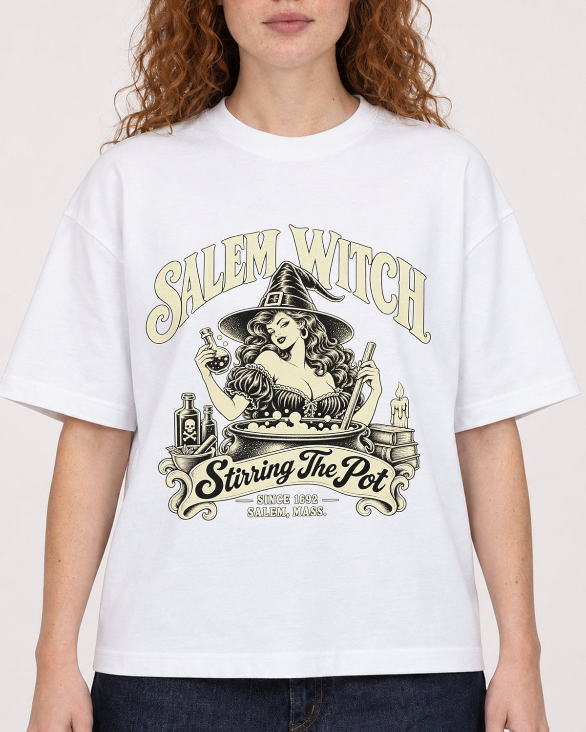 Mockup Boxy Heavyweight Tee White female close-up 09
