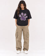 Mockup Boxy Heavyweight Tee Black female full-body 02