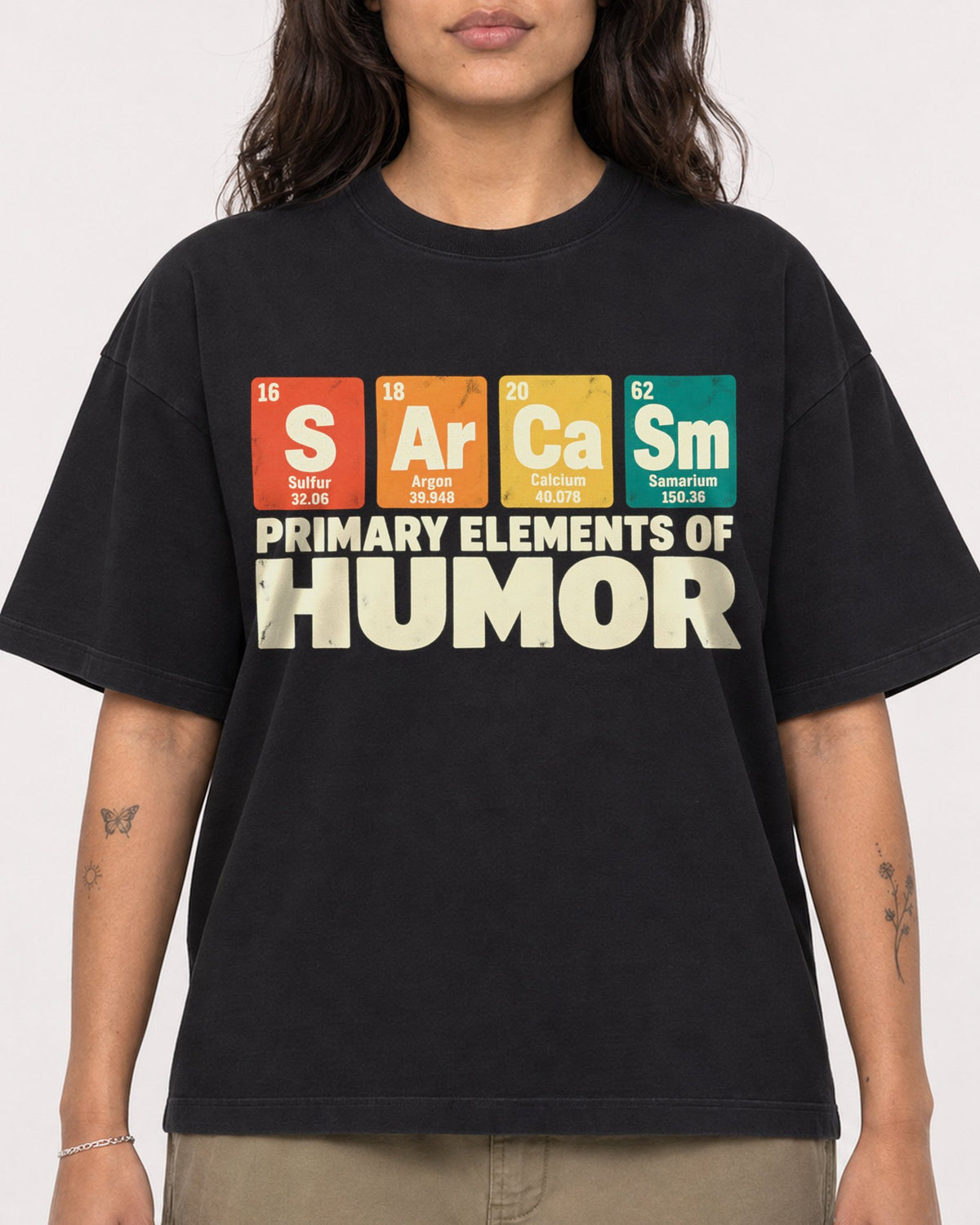 Mockup Boxy Heavyweight Tee Black female close-up 06
