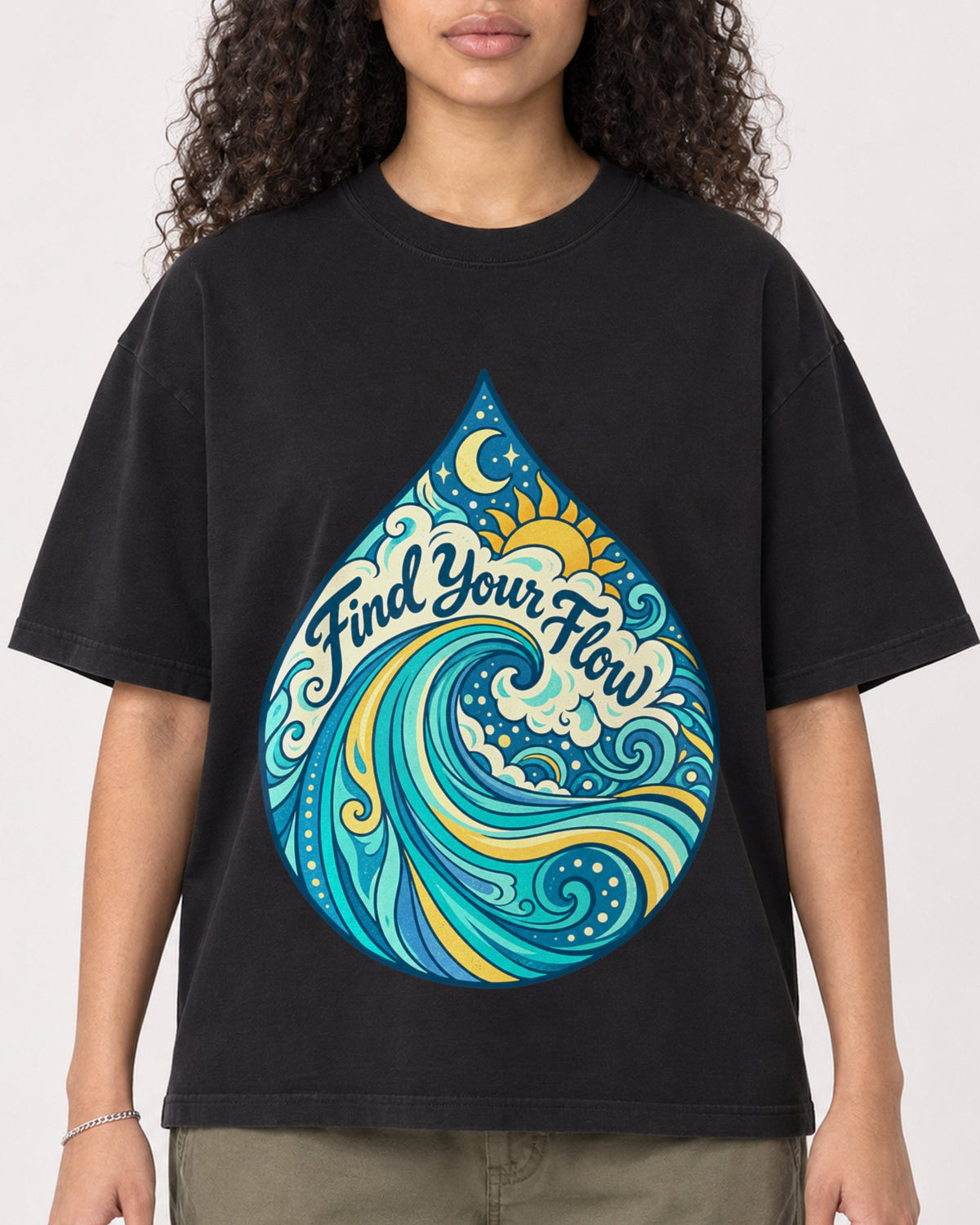 Mockup Boxy Heavyweight Tee Black female close-up 10