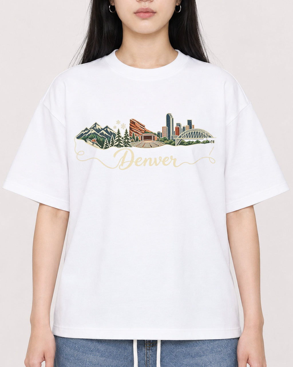 Mockup Boxy Heavyweight Tee White female close-up 01