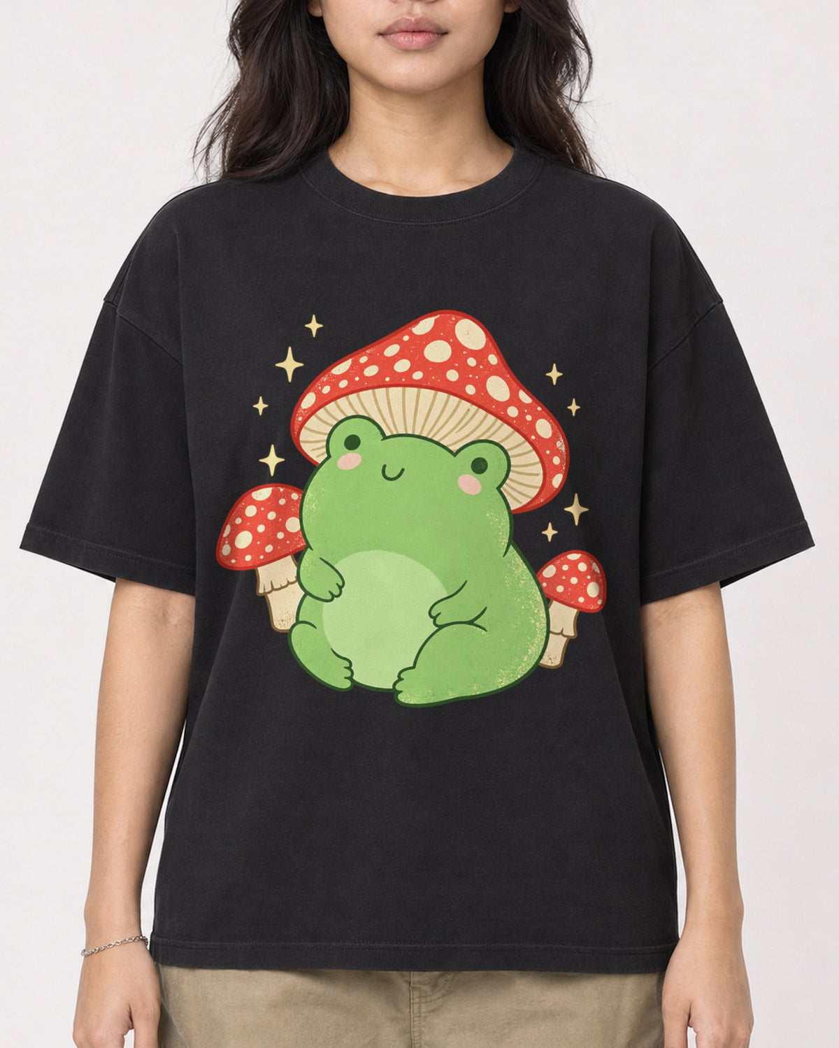 Mockup Boxy Heavyweight Tee Black female close-up 02