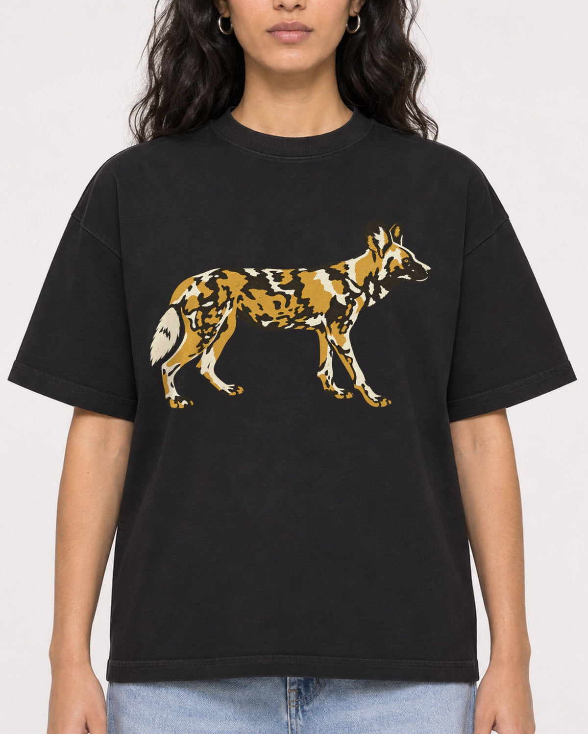 Mockup Boxy Heavyweight Tee Black female close-up 07