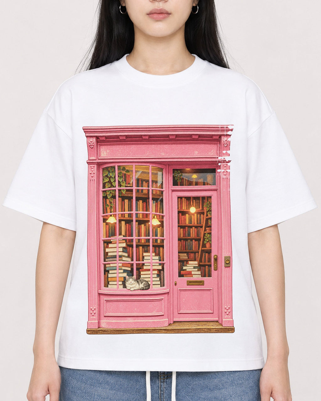 Mockup Boxy Heavyweight Tee White female close-up 01