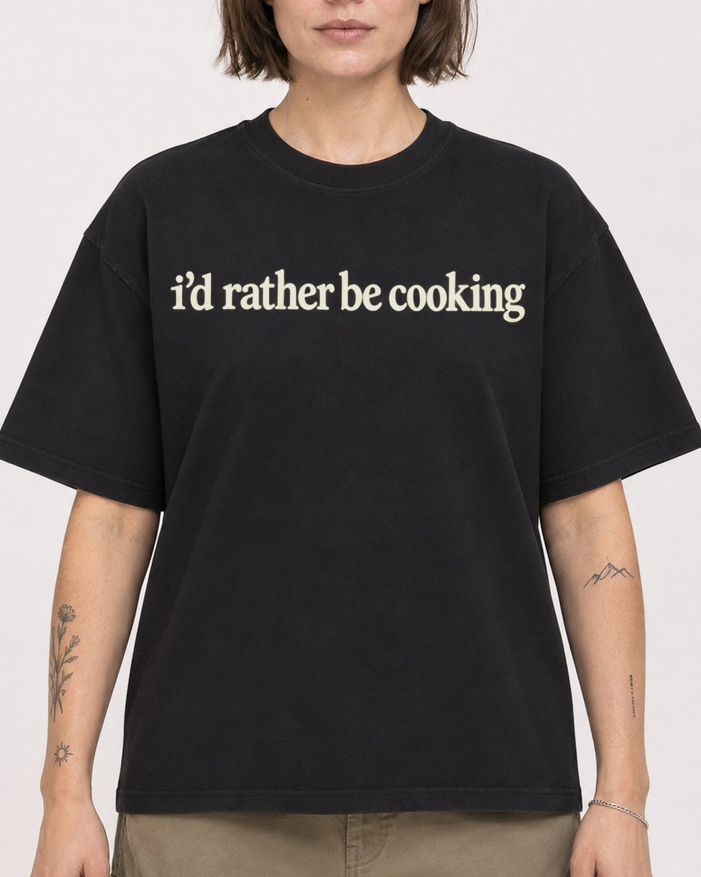 Mockup Boxy Heavyweight Tee Black female close-up 18