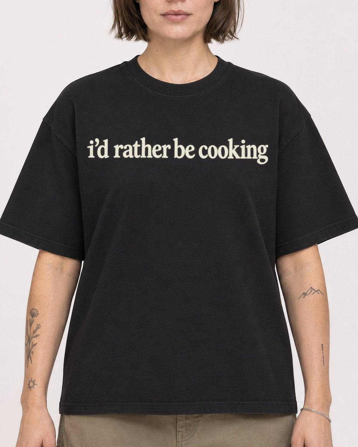 Mockup Boxy Heavyweight Tee Black female close-up 18