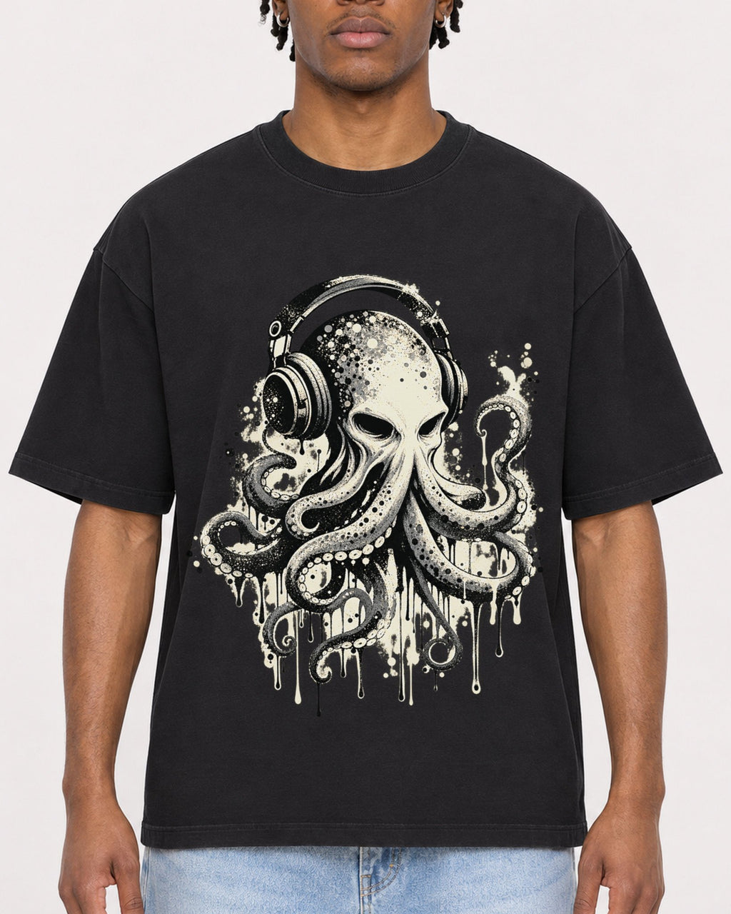 Mockup Boxy Heavyweight Tee Black male close-up 05