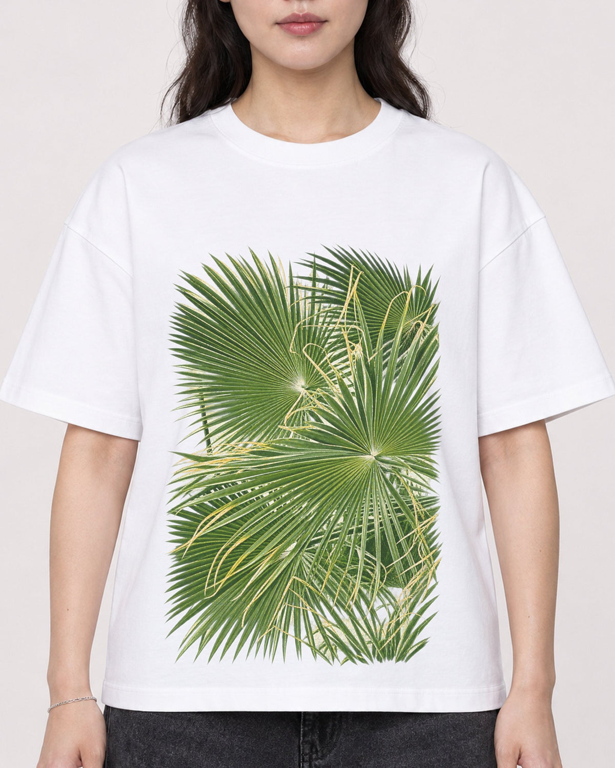 Mockup Boxy Heavyweight Tee White female close-up 03