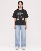 Mockup Boxy Heavyweight Tee Black female full-body 43