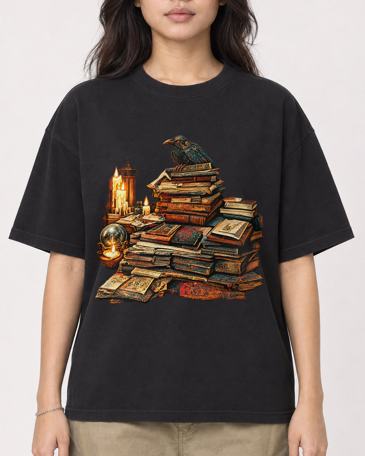 Mockup Boxy Heavyweight Tee Black female close-up 02