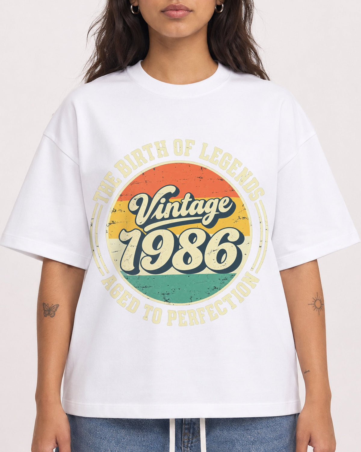 Mockup Boxy Heavyweight Tee White female close-up 06