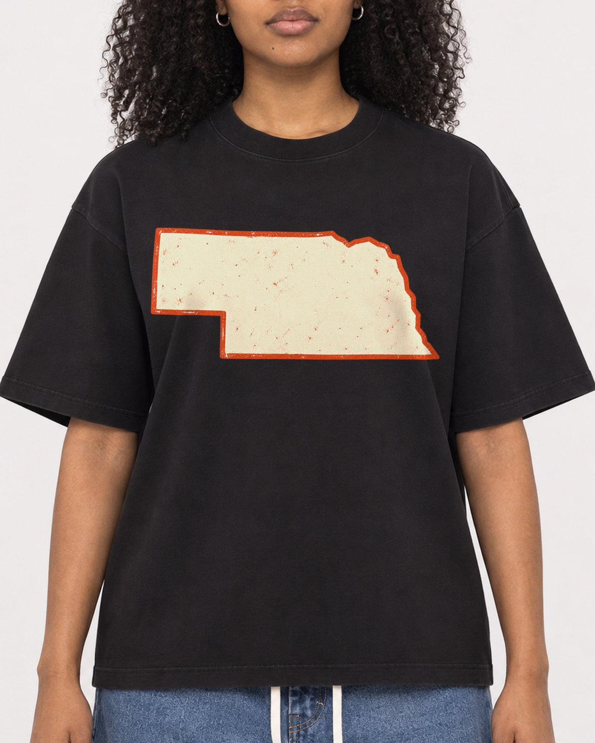 Mockup Boxy Heavyweight Tee Black female close-up 05