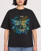 Mockup Boxy Heavyweight Tee Black female close-up 32