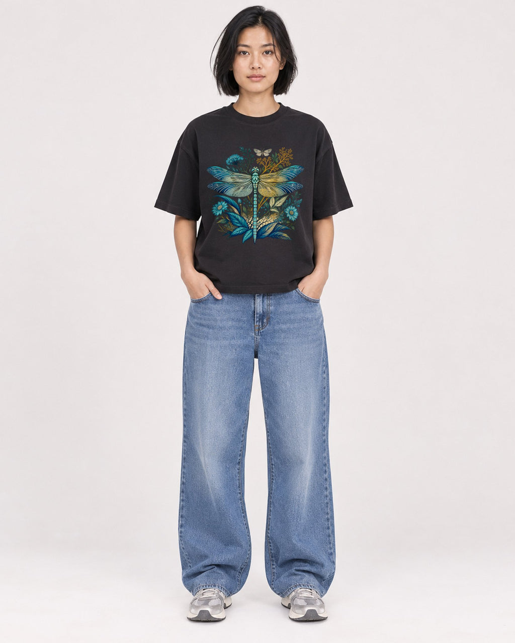Mockup Boxy Heavyweight Tee Black female full-body 32