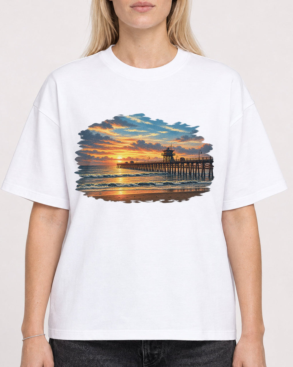Mockup Boxy Heavyweight Tee White female close-up 08