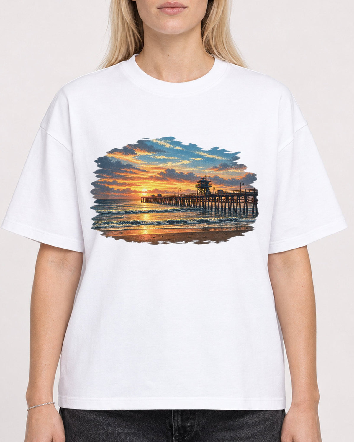 Mockup Boxy Heavyweight Tee White female close-up 08