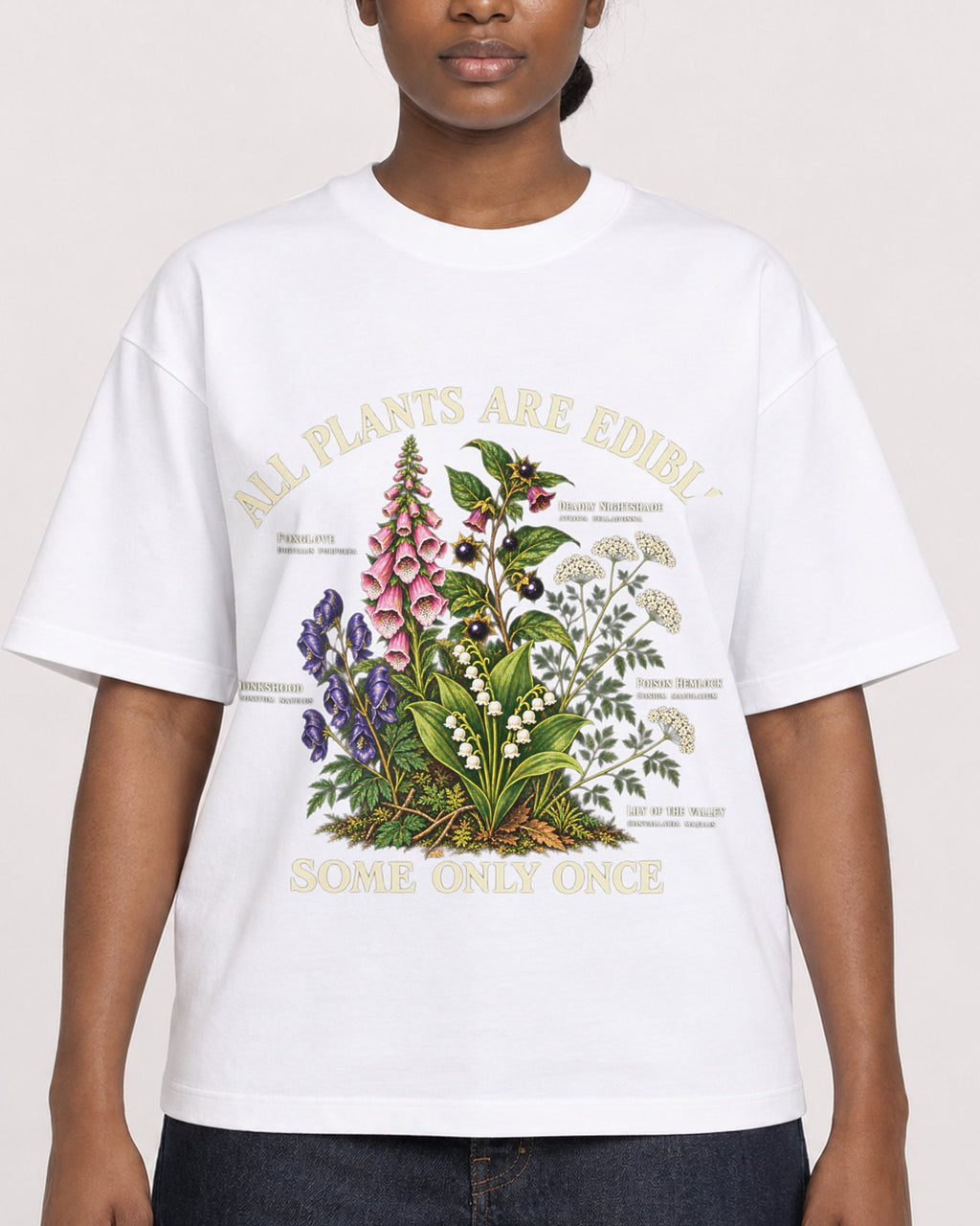 Mockup Boxy Heavyweight Tee White female close-up 34
