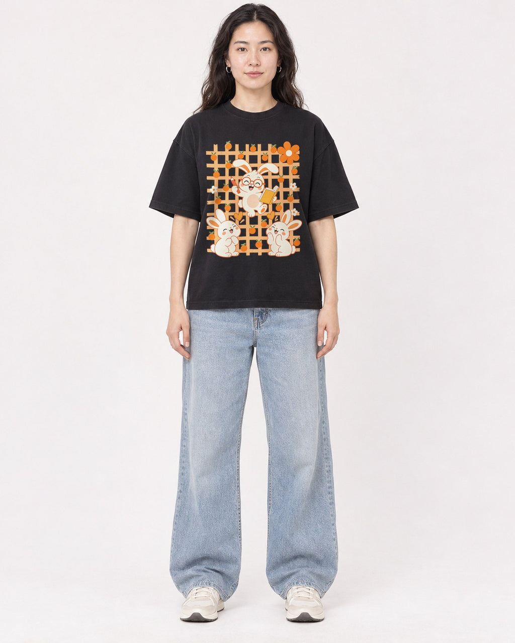 Mockup Boxy Heavyweight Tee Black female full-body 03
