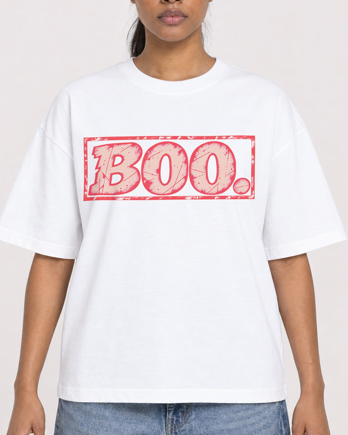 Mockup Boxy Heavyweight Tee White female close-up 25