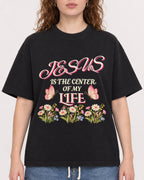 Mockup Boxy Heavyweight Tee Black female close-up 09