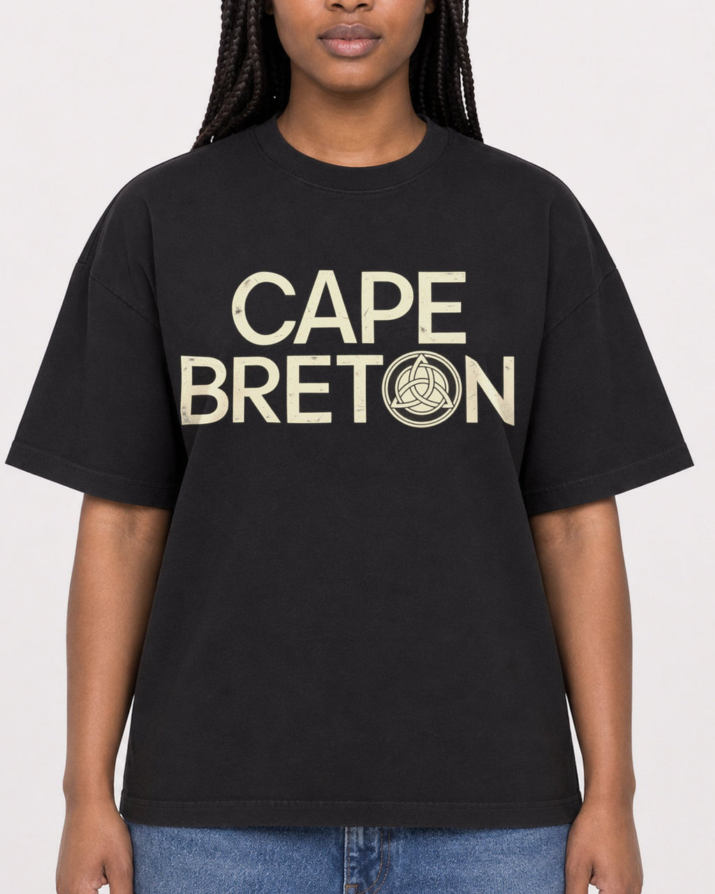 Mockup Boxy Heavyweight Tee Black female close-up 04