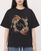 Mockup Boxy Heavyweight Tee Black female close-up 01