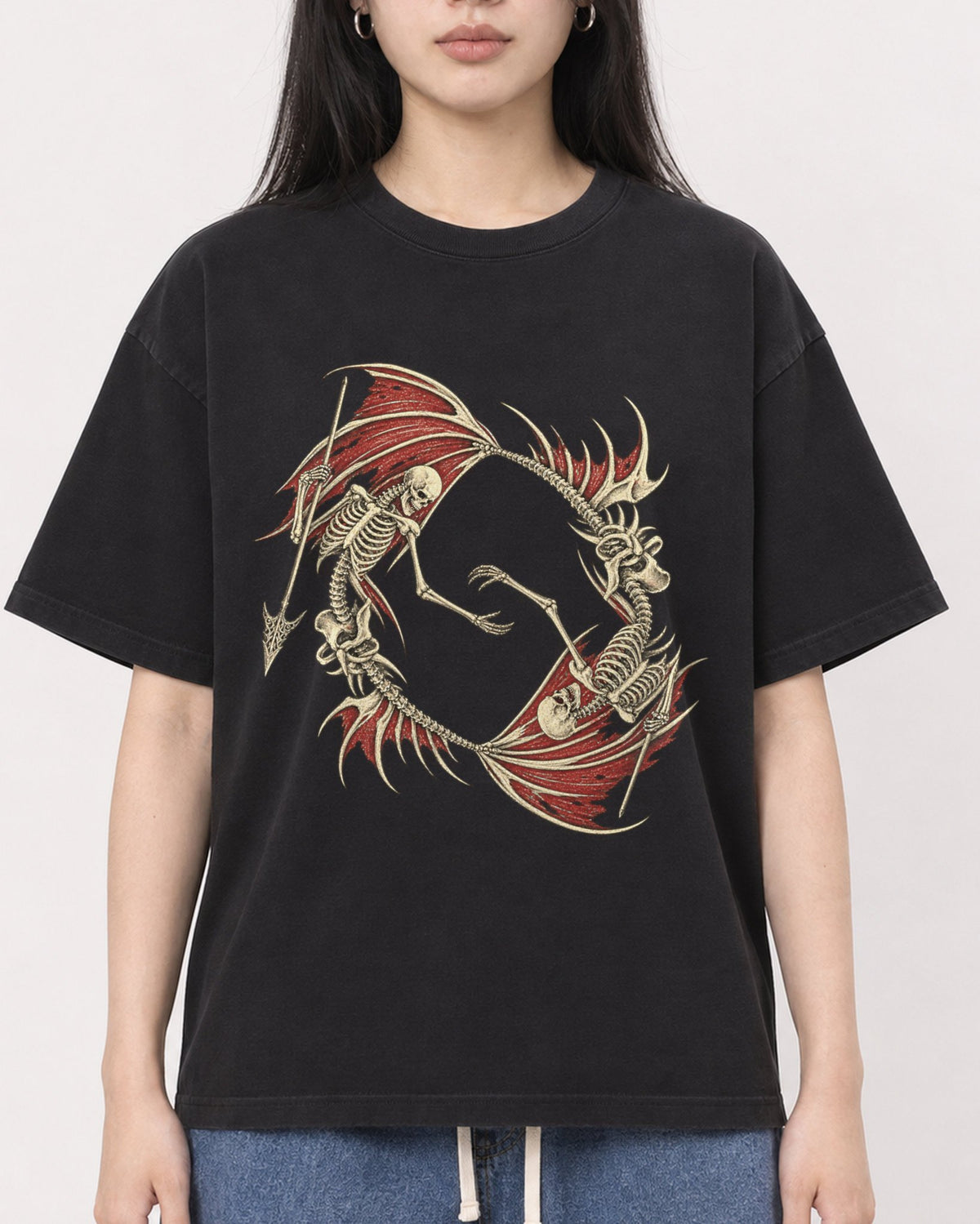 Mockup Boxy Heavyweight Tee Black female close-up 01