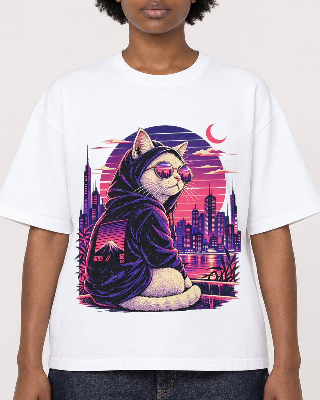 Mockup Boxy Heavyweight Tee White female close-up 14
