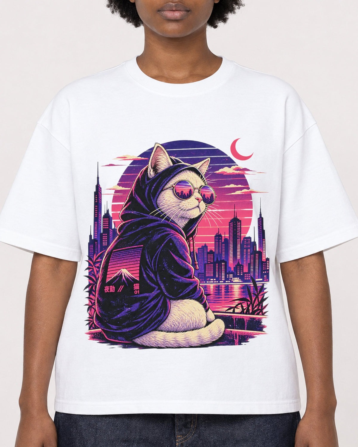 Mockup Boxy Heavyweight Tee White female close-up 14