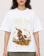 Mockup Boxy Heavyweight Tee White female close-up 02