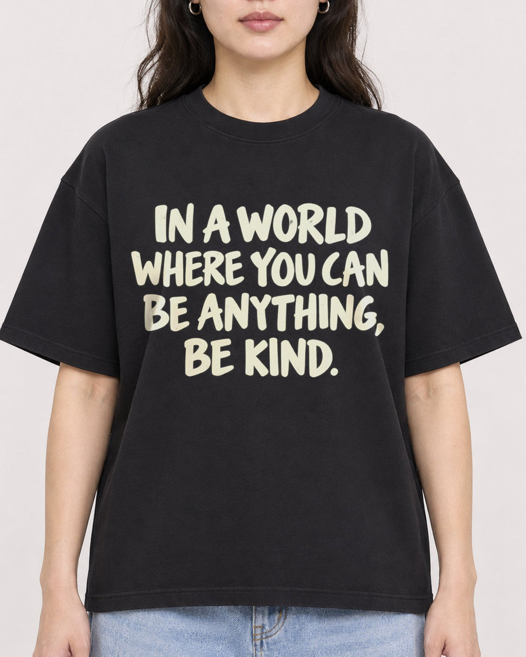 Mockup Boxy Heavyweight Tee Black female close-up 03