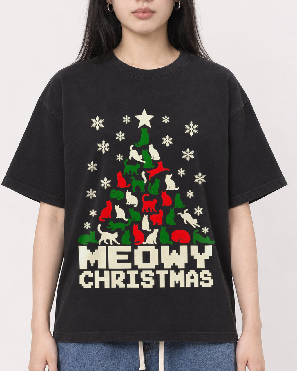 Mockup Boxy Heavyweight Tee Black female close-up 01