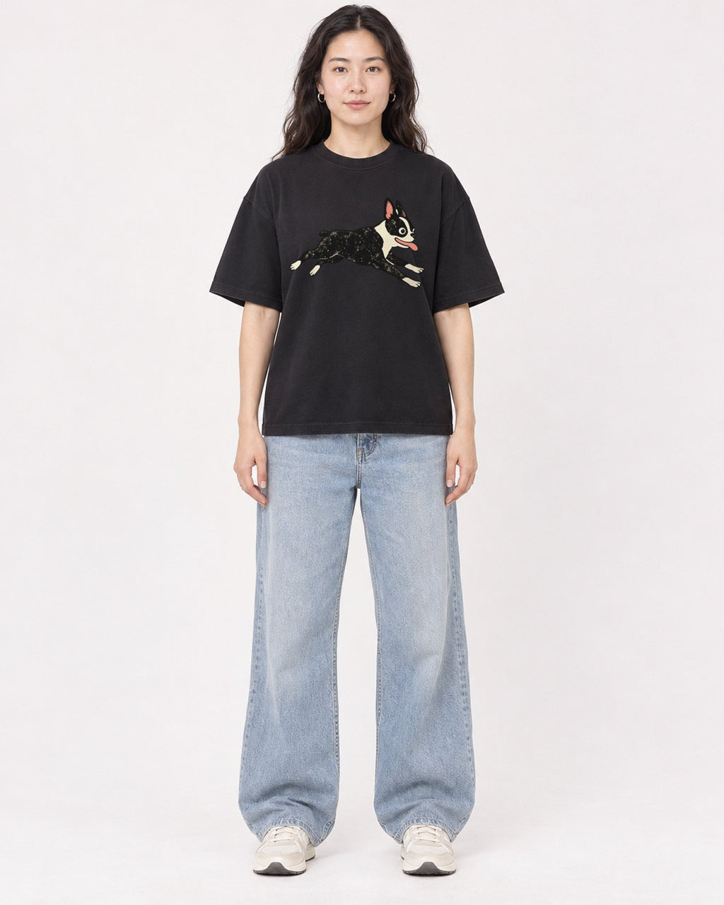 Mockup Boxy Heavyweight Tee Black female full-body 03