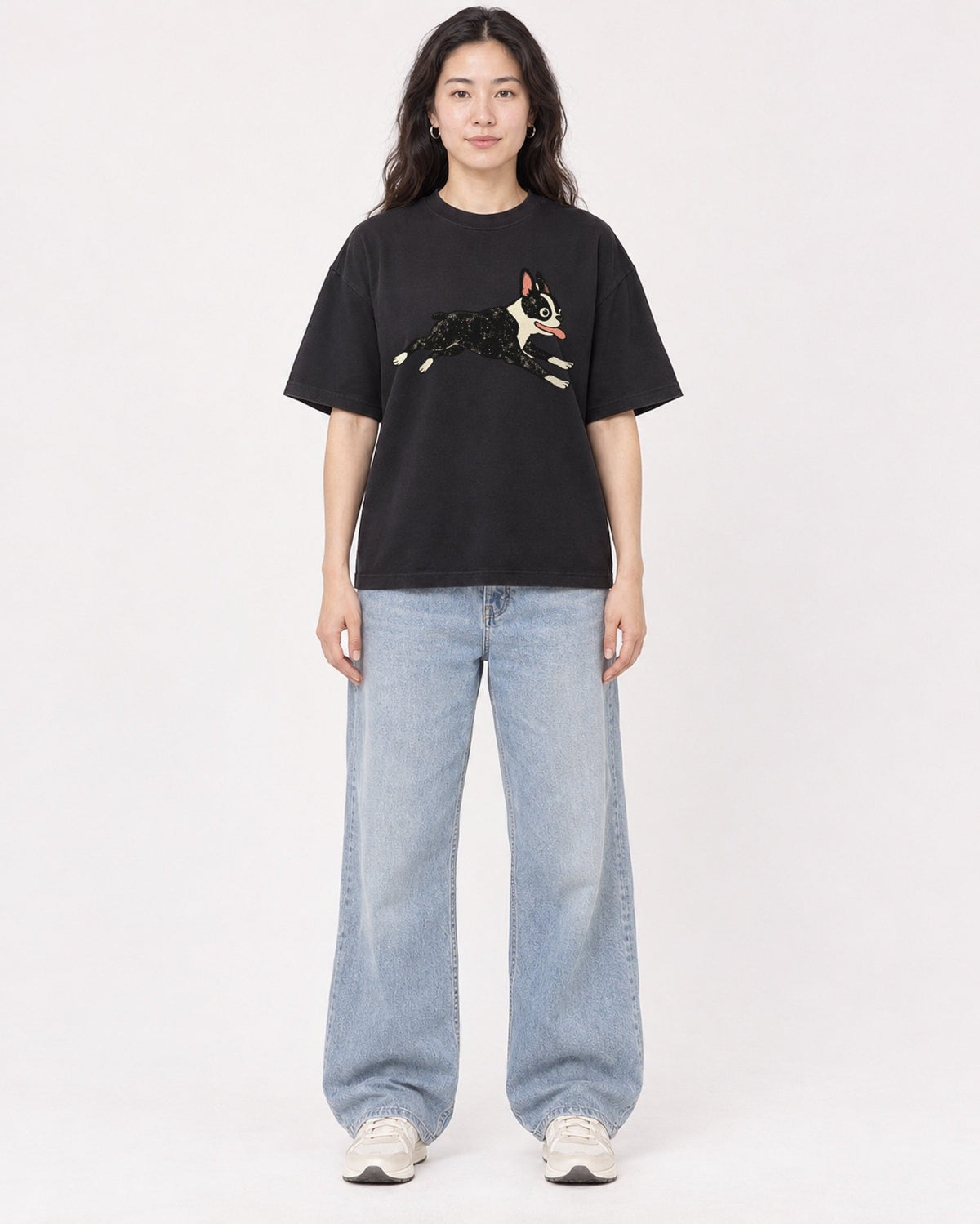Mockup Boxy Heavyweight Tee Black female full-body 03