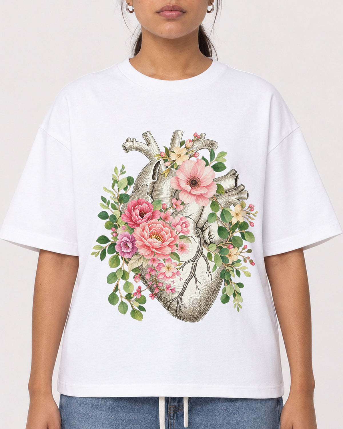 Mockup Boxy Heavyweight Tee White female close-up 16
